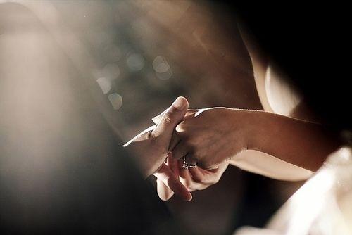 60487 bride and groom hands